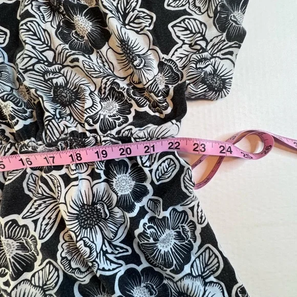 White Stag Black White Floral Wrap Dress XL 16/18 V-Neck Empire Waist - Picture 12 of 16